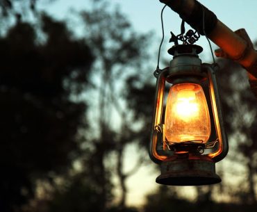 how to choose a camping lantern